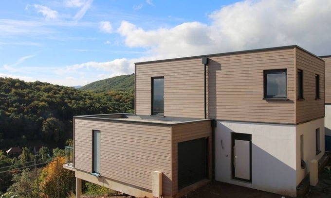 Barr Villa | Elegant Villa with Ensuite, Terrace & Breakfast - 9.6 Rating