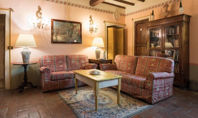 Lastra a Signa House | Villa Lysis: 4-Star Escape with Inviting Hot Tub