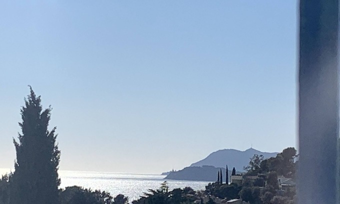 Le Pradet Villa | Villa Méditerranéenne: Steps from the Shore with Pool