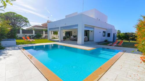 Cabo Roche House | Villa Mónaco Conil: 4-Star Retreat with Private Pool