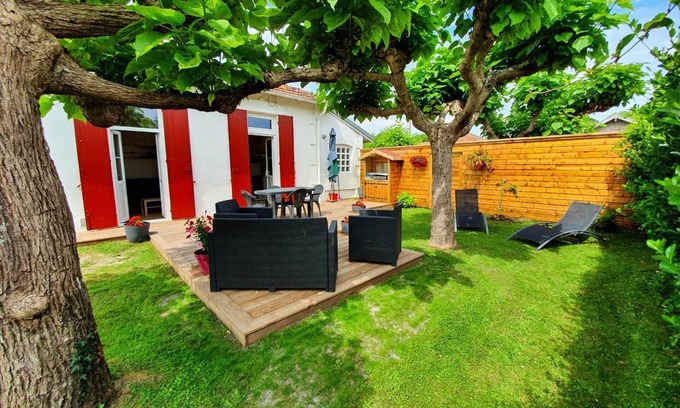 Taussat House | Delightful Beachside Retreat with Ocean Views & Pool
