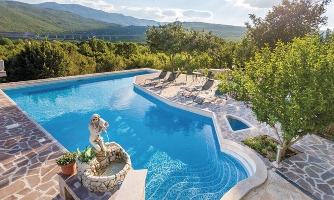 Srijane House | Villa Ma & Ma: Relax with Pool, Spa, and Pet-Friendly Stay