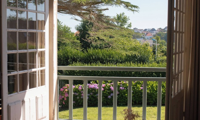 Mesnil-Val Villa | Villa Ma Normandie, garden and beach Mesnil Val