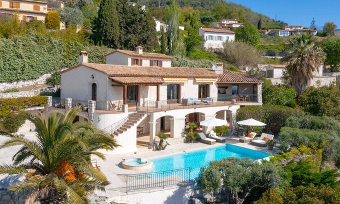 Tourrettes-sur-Loup Villa | Relaxing Villa Madeleine with Private Pool & Spa Amenities