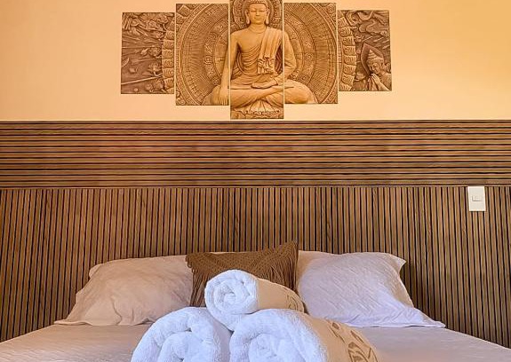 Alto Paraiso de Goias House | Experience Villa Madeira: Pet-Friendly with Breakfast Included