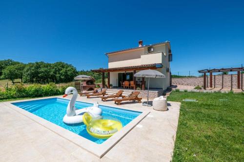 Manjadvorci Villa | Villa Madonnina: Oceanfront Bliss with 10/10 Guest Rating
