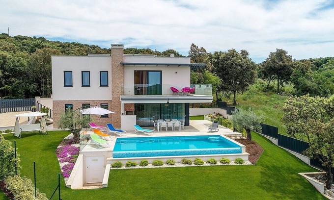 Vrsar Villa | Explore Villa Maja: Pet-Friendly Retreat in Vrsar, Croatia