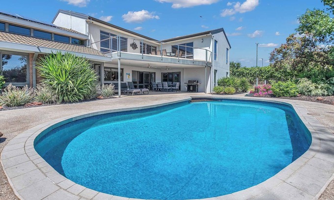 Echuca House | Family-Friendly Resort Home with Pool and Spa in Echuca