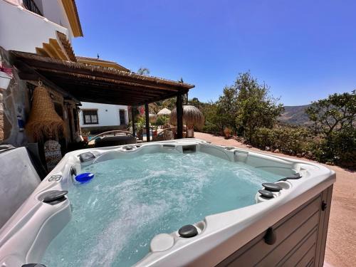 Sayalonga House | Villa Arrijana: Oceanfront Escape with Jacuzzi & Pool
