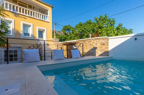 Vinodolska opcina Villa | Discover Villa Mali Jardin: 4-Star Oceanfront Escape