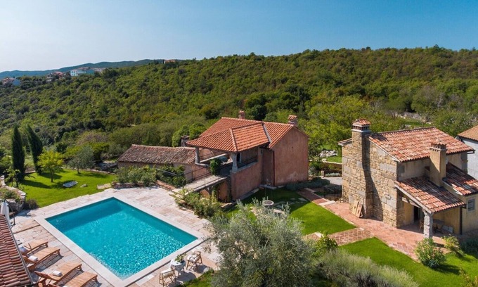 Gondolici Villa | Villa Malini: Relax by the Pool and Unwind in Nature
