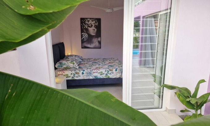 Sainte-Anne Apartment | Villa Maloya: Oceanfront Bliss with Pool and 9/10 Rating