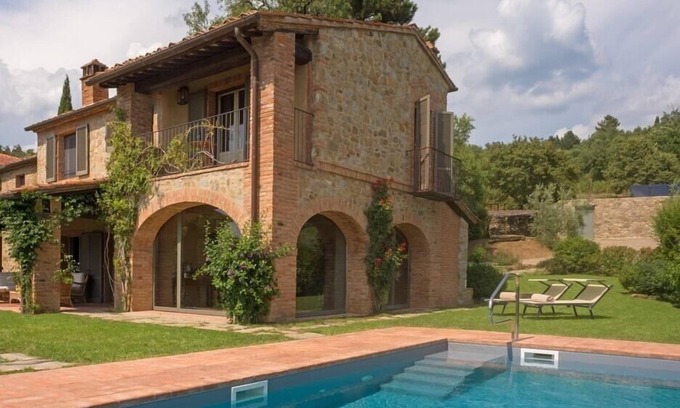Arezzo Villa | Villa Mandorla: Private Pool Retreat for Family Getaways