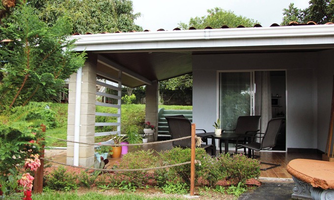Grecia Villa | Villa Mango: Family-Friendly Retreat Near Central Grecia
