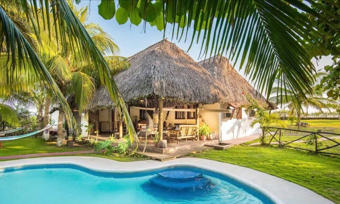El Paredon House | Villa Mango - Three Bedroom House, Sleeps 9