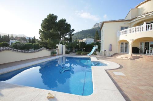 La Canuta Villa | Villa Manoir: 4-Star Pet-Friendly Retreat with Pool