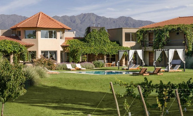 Lujan de Cuyo Hotel | Villa Mansa: Relax by the Pool and Unwind in Luxury