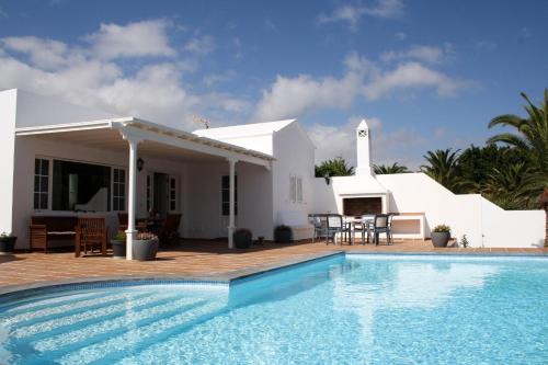 Puerto Calero Villa | Beachfront Villa Manuela: Pet-Friendly Retreat with Pool