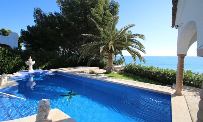 Miami Platja Villa | Seaside Escape at Villa Margarita Seaview - Rated 9.4/10
