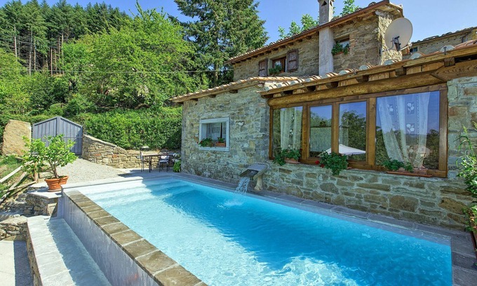 Pieve di Chio Villa | Relaxing Villa Margherita Tre with Pool in Beautiful Tuscany