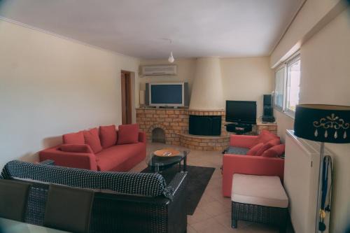 Karystos Villa | Oceanfront Villa Margie Karistos: Pet Friendly Retreat