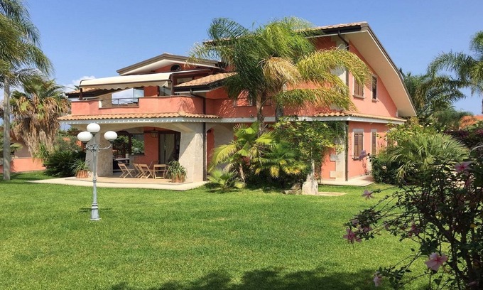 San Nicolo Villa | Oceanfront Villa Maris Capo Vaticano with Pool & Kitchen