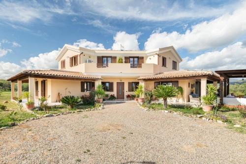 Sinnai House | Villa Maria: Guest Rated 9.6 with Family-Friendly Amenities