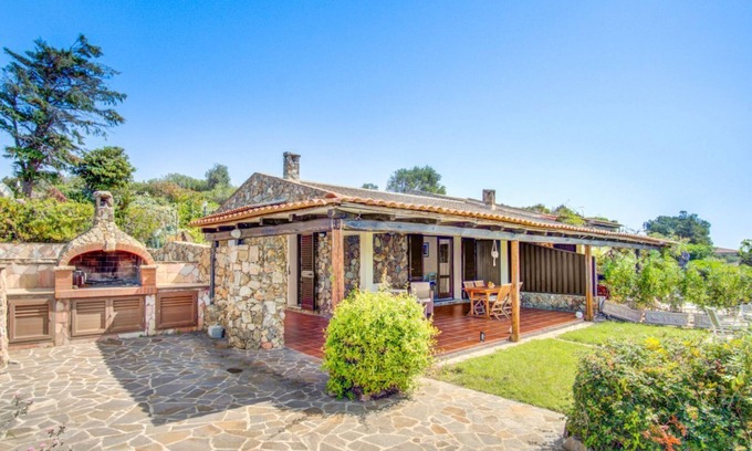 Capo d'Orso Apartment | Villa Maria: Convenient Parking & Cozy Three-Room Retreat