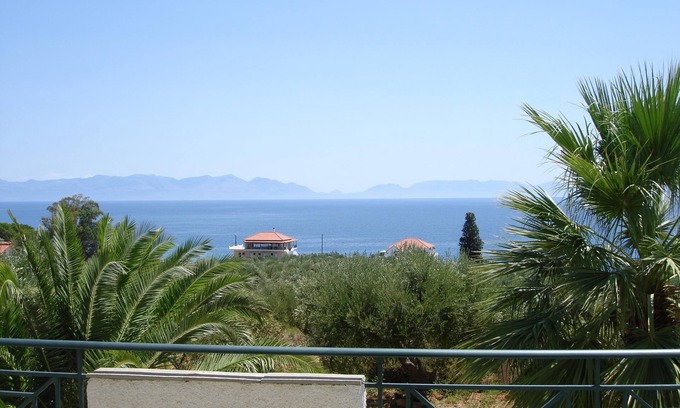 Pylos-Nestoras Villa | Villa Mariana Seaside: Oceanfront Bliss with Top Amenities