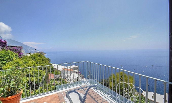 Positano House | Villa Marica: Bright Apartment in Central Positano with Wi-Fi