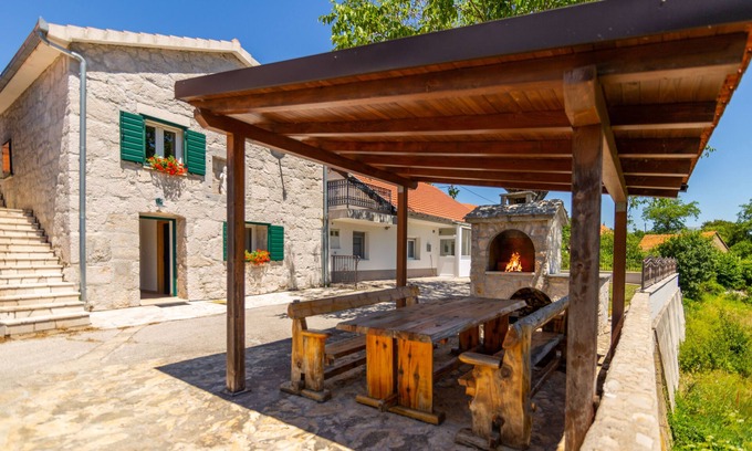 Cista Provo Villa | Discover Villa Marija in Aržano - Family-Friendly Escape