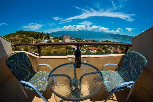 Star Dojran House | Villa Marija - Izgrev: Family-Friendly Stay with Pool