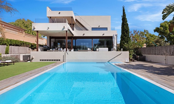 Palma de Mallorca Villa | Experience Villa Marina Cristal: Beachfront Bliss Awaits