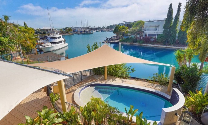 Cullen Bay House | Villa Marina Darwin: Family-Friendly Retreat with Pool & Cinema