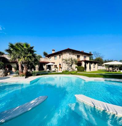 Salo House | Villa Mario Resort: Oceanfront Escape with Pool & Hot Tub