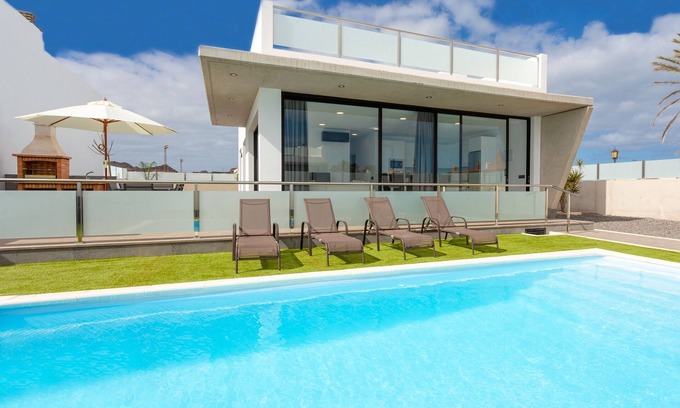 Corralejo House | Villa Mariposas Dreams: Guest Rated 10/10 with Private Pool