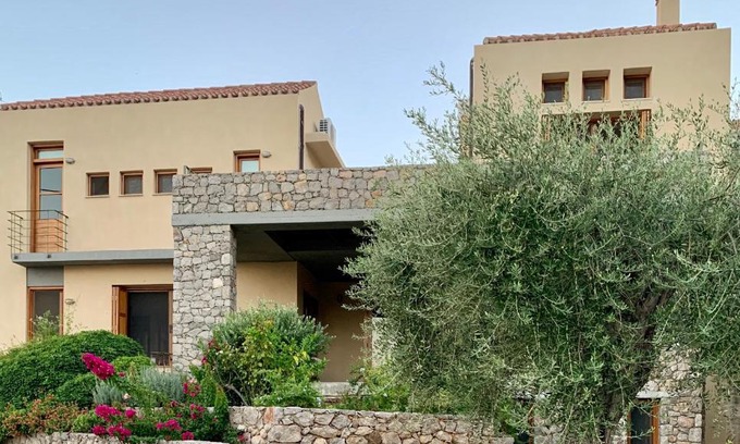 Charakas Villa | Villa Marre: Family-Friendly 4-Star Getaway Awaits