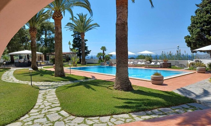 Succhivo Apartment | Discover Villa Martina: Ocean View Ginestra Room Retreat