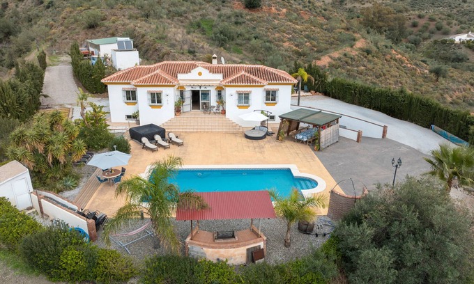 Canillas de Aceituno Villa | Villa 'Marylou' with Mountain View, Wi-Fi and Air Conditioning