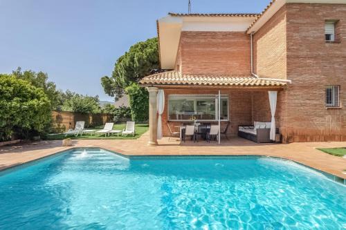 Masnou Villa | Villa Masnou: Family-Friendly Retreat with Pool Access