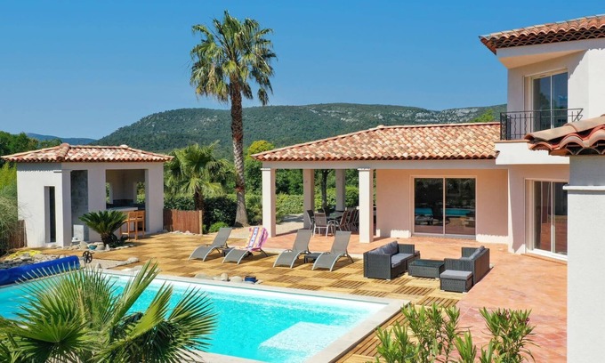 Neoules Villa | Villa Mathea by Villa Plus