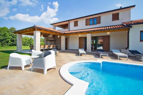 Nedescina House | Inviting Villa Mattina: 4-Star Stay with Pool & Family Fun