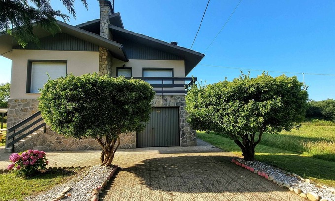 Naves House | Pet-Friendly Villa Mauro with Spa & Family Amenities