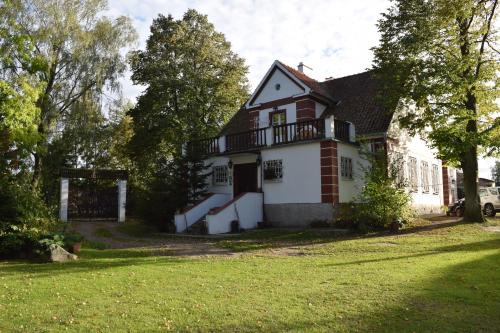 gmina Srokowo House | Villa Maximilian: Pet-Friendly Escape with Oceanfront Views