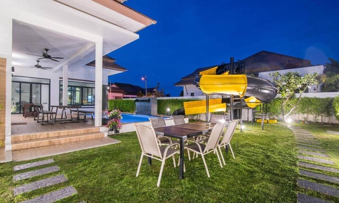 Hua Hin Villa | Villa Me&you 2: Rated 9.7/10 with Pool & Hot Tub