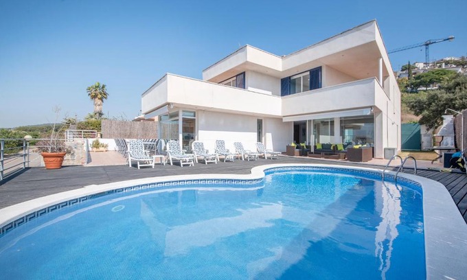 Sitges Villa | Villa Med: Oceanfront 4-Star Escape with Amazing Amenities
