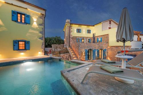 Kras House | Villa Melary: Relax by the Pool with Oceanfront Views