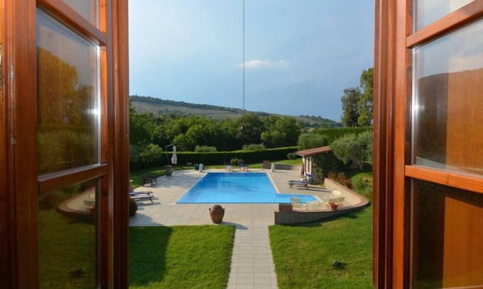 Melezzole Villa | Relax at Villa Melezzole: Pet Friendly with Private Pool