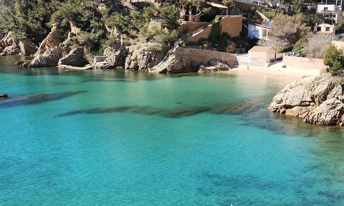 Ensues-la-Redonne Villa | Relaxing Villa with Pool in Côte Bleue, Provence