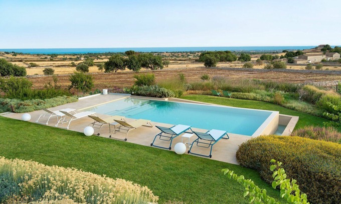 Modica Villa | Villa Meravilla in Modica, Sicily: Private Pool & Breakfast